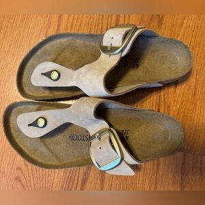 Birkenstock Gizah Sandals Size 41 big buckle color sandcastle